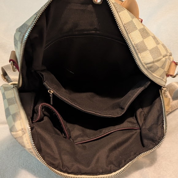 Elegant Checkered Backpack in Cream and Tan - Picture 4 of 4